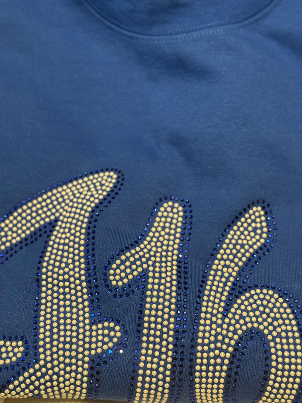 J16 - T-Shirt - Pearls in Royal Blue