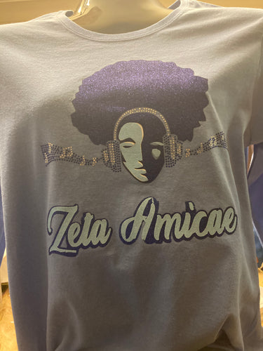 Amicae with headphones